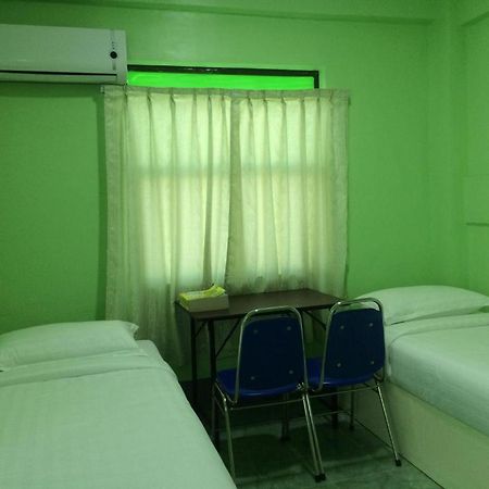 Nay Chi Lin Hotel Pathein Buitenkant foto