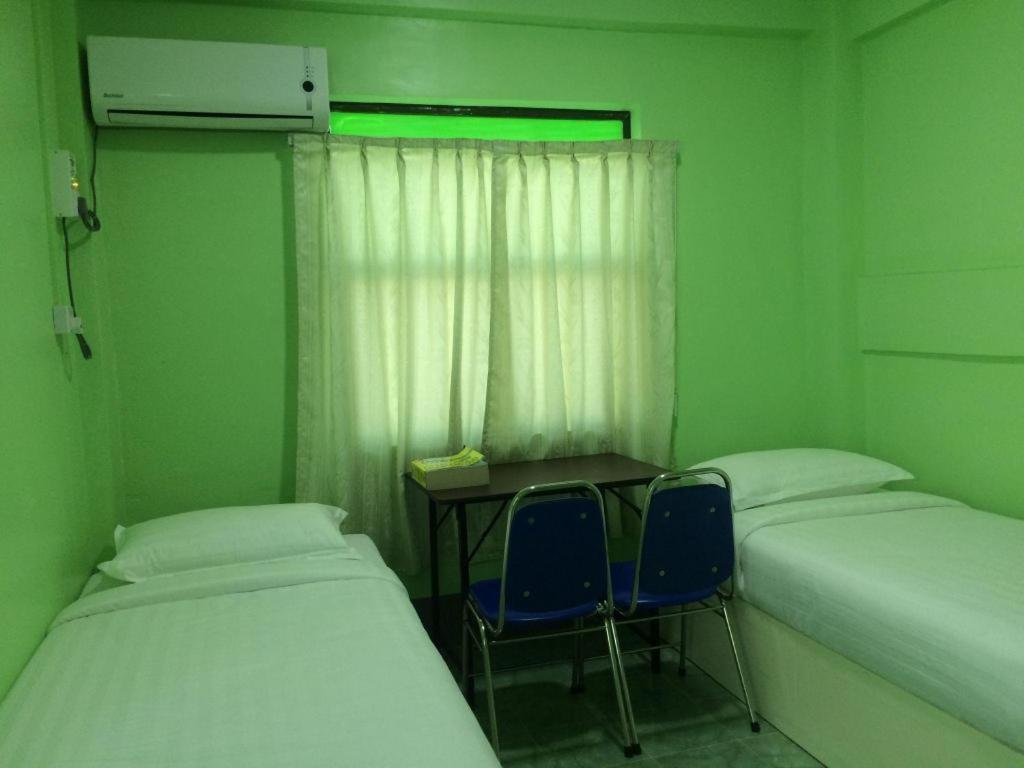 Nay Chi Lin Hotel Pathein Buitenkant foto
