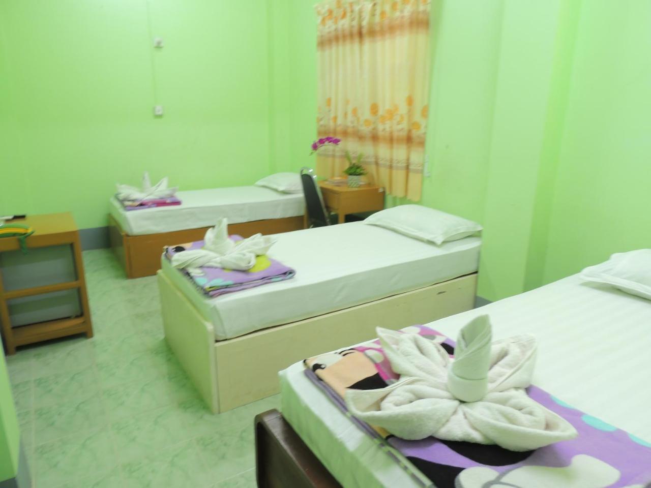 Nay Chi Lin Hotel Pathein Buitenkant foto