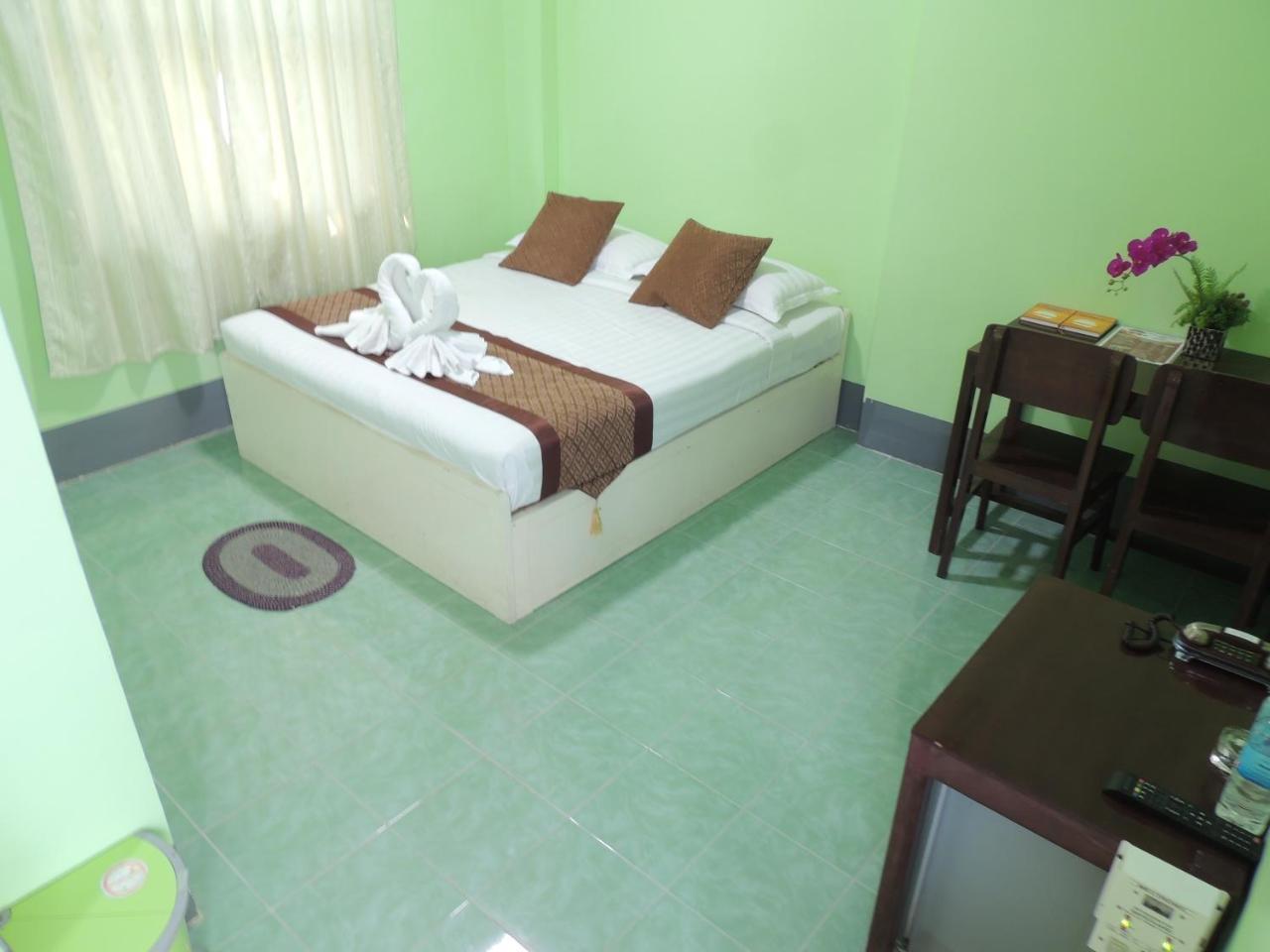 Nay Chi Lin Hotel Pathein Buitenkant foto