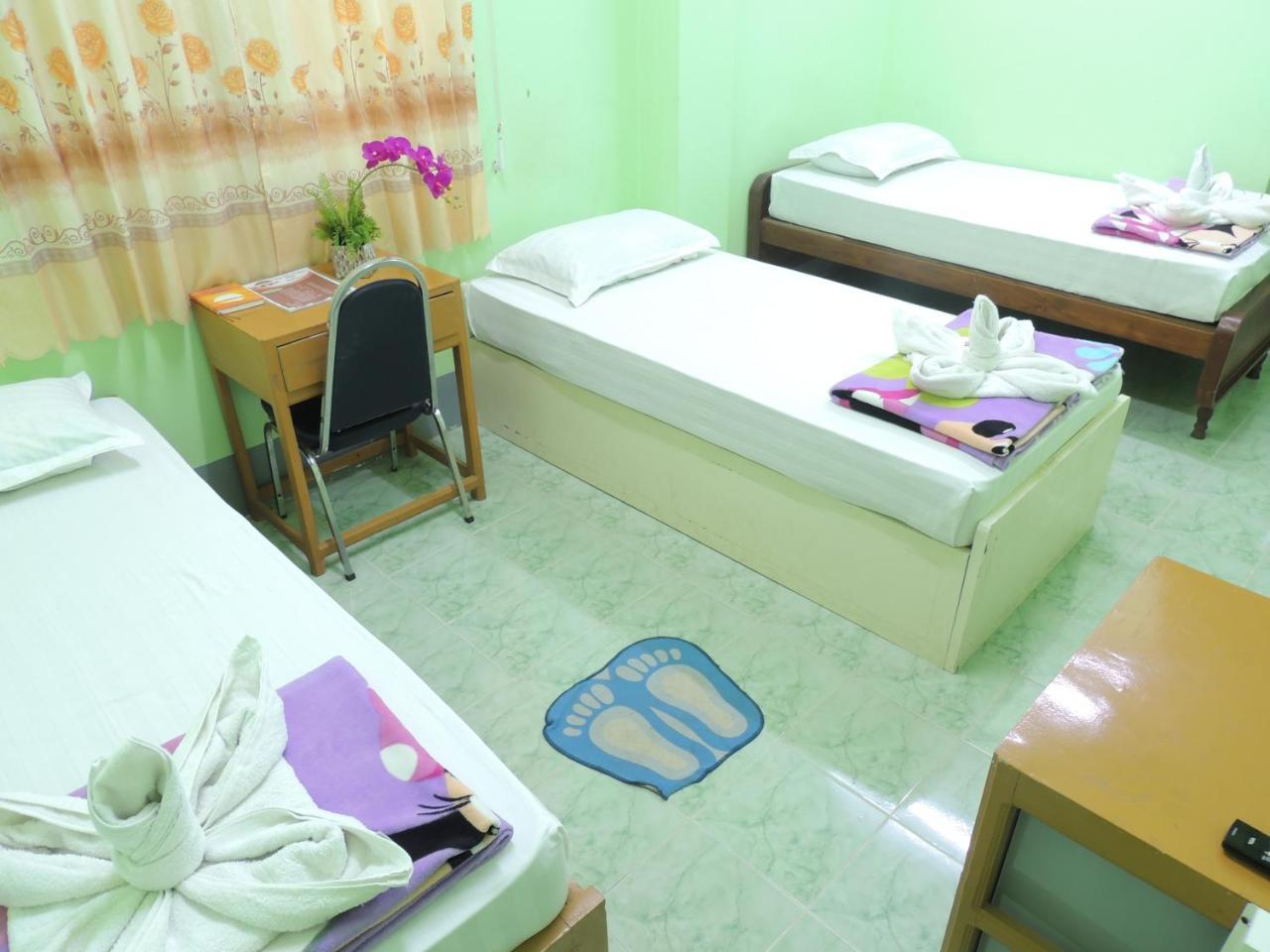 Nay Chi Lin Hotel Pathein Buitenkant foto