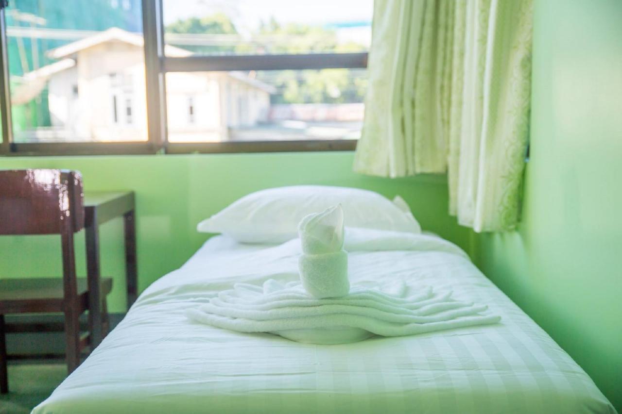 Nay Chi Lin Hotel Pathein Buitenkant foto