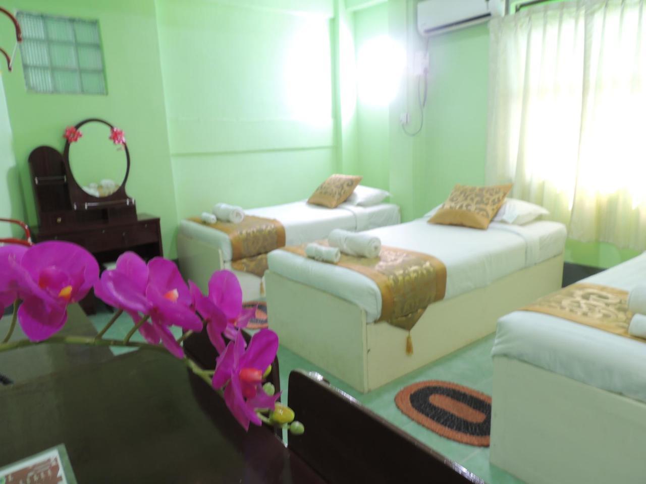 Nay Chi Lin Hotel Pathein Buitenkant foto